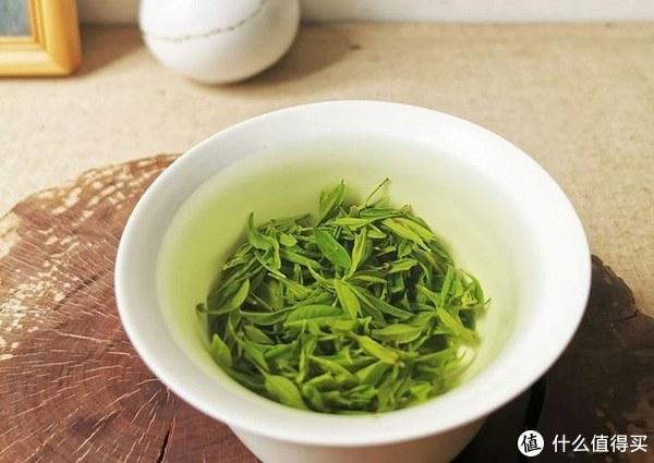 白茶和绿茶有什么区别？分知晓别喝错了！高德娱乐(图1)