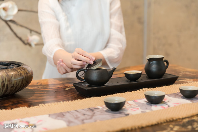 高德娱乐霸王茶姬笼络故宫博物院开启“茶文明空间”巡展