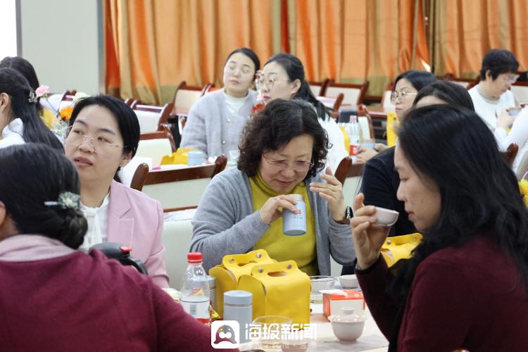 “品香茗 绽芳华” 德州市教体局发展妇女节茶艺培训行动？_公共网高德娱乐(图3)