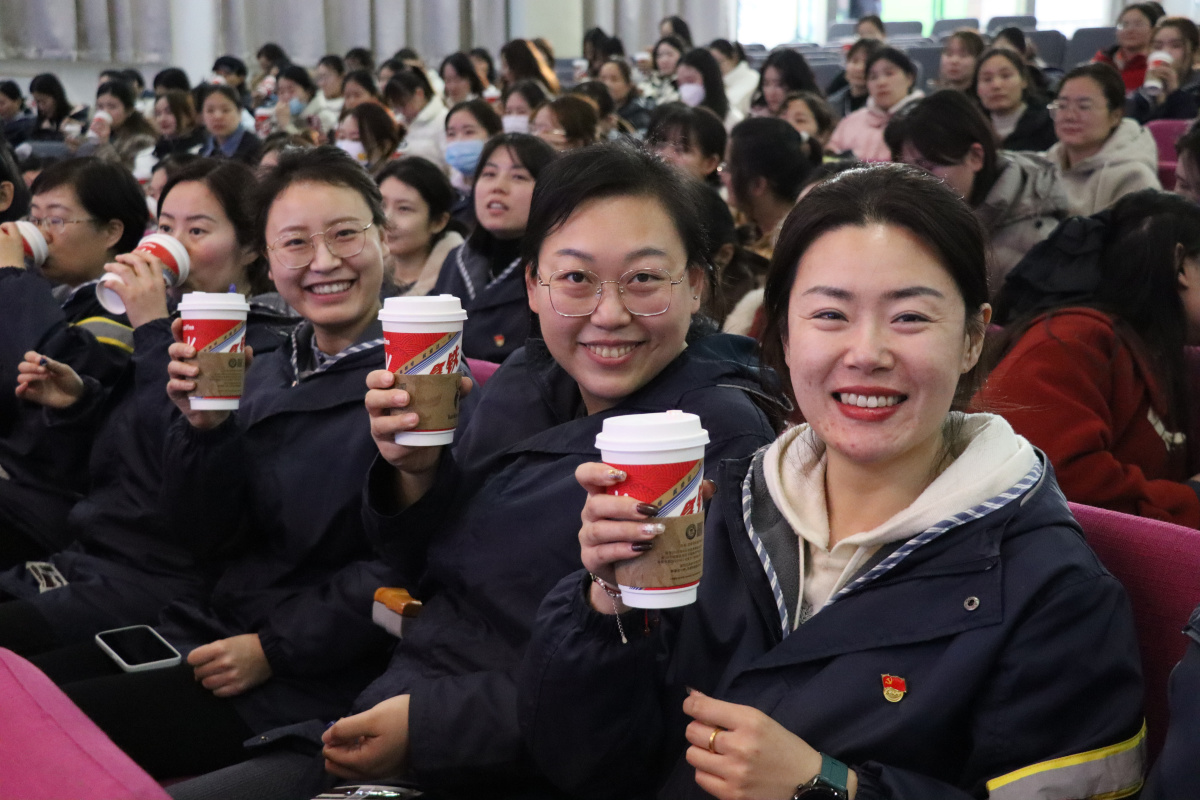 高德娱乐品咖啡、学茶艺郑州市二七区长江东途小学教授集团为团体女教员送上独家热爱！(图3)